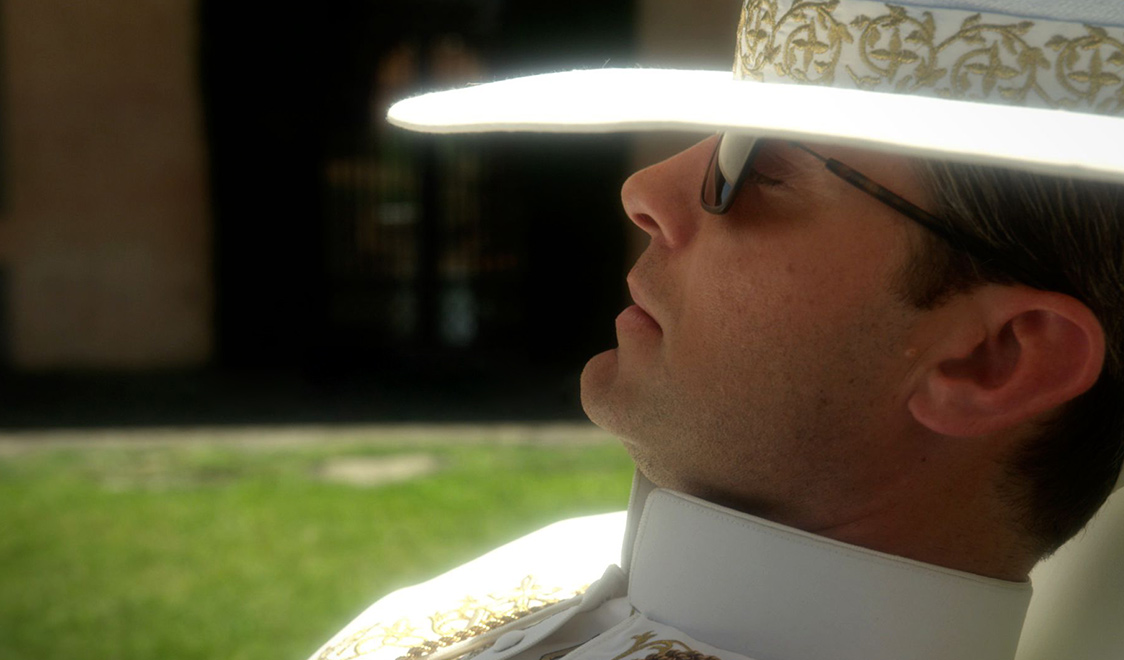 paolo-sorrentinos-the-young-pope-see-the-first-image-with-jude-law
